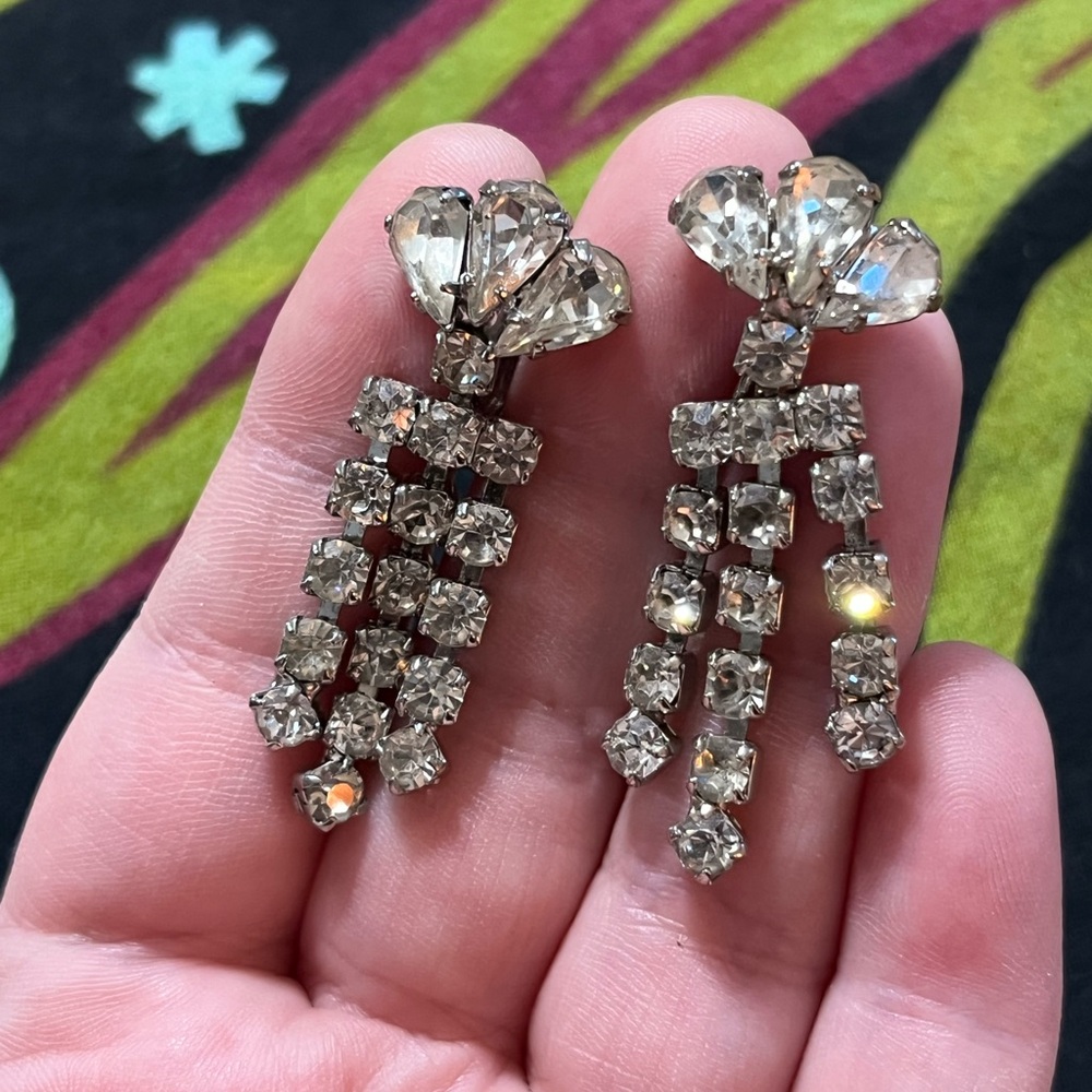 Vintage Unbranded Clear Rhinestone Silver Tone Metal Screw-on Costume Earrings
